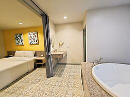 Recenta Suite Phuket Suanluang