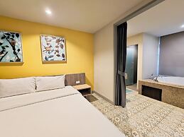 Recenta Suite Phuket Suanluang