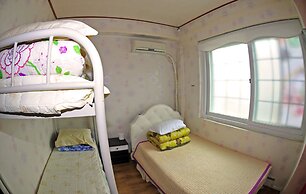 Hwaseong Guest House - Hostel
