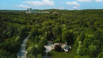 Abbey's Lantern Hill Inn