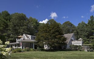 Abbey's Lantern Hill Inn