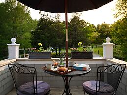 Abbey's Lantern Hill Inn