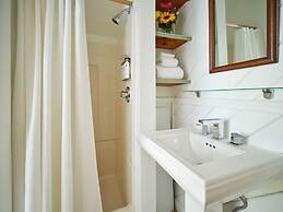 Abbey's Lantern Hill Inn