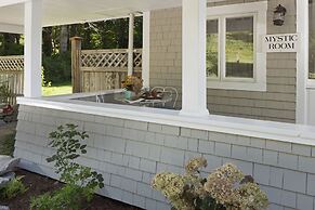 Abbey's Lantern Hill Inn