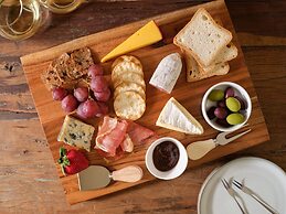 Abbey's Lantern Hill Inn