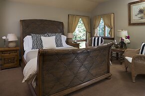 Abbey's Lantern Hill Inn