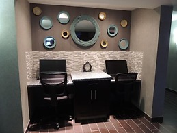 Stoughton Western Star Inn & Suites