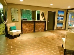 Stoughton Western Star Inn & Suites