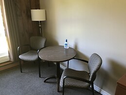 Hush Lodge & Cottages