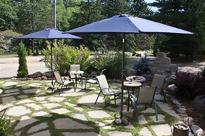 Hush Lodge & Cottages