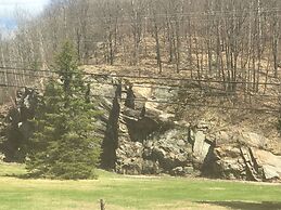 Hush Lodge & Cottages