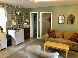 Hush Lodge & Cottages