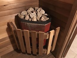 Hush Lodge & Cottages