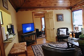 Black Bear Lodge of Sapphire