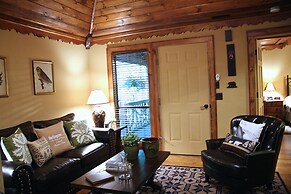 Black Bear Lodge of Sapphire