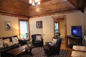 Black Bear Lodge of Sapphire