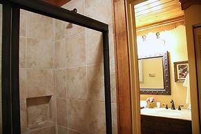 Black Bear Lodge of Sapphire