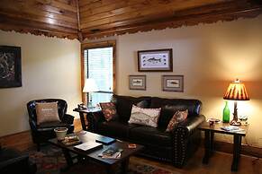 Black Bear Lodge of Sapphire