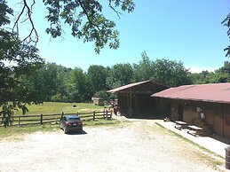 Arrowmont Stables & Cabins