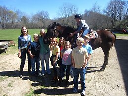 Arrowmont Stables & Cabins