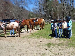 Arrowmont Stables & Cabins