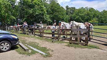 Arrowmont Stables & Cabins