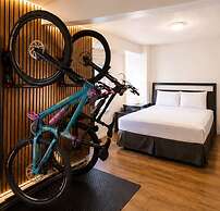 H & H Motor Lodge