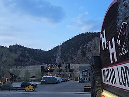 H & H Motor Lodge