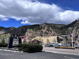 H & H Motor Lodge