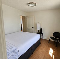 H & H Motor Lodge