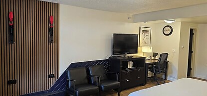 H & H Motor Lodge