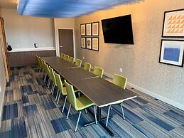 Holiday Inn Express & Suites Duluth North - Miller Hill by IHG