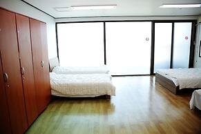 Geomunoreum Hostel