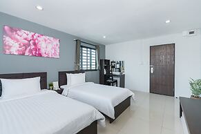 De Botan Srinakarin Hotel & Residence