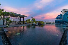 De Botan Srinakarin Hotel & Residence