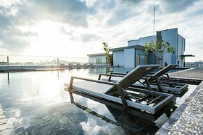 De Botan Srinakarin Hotel & Residence