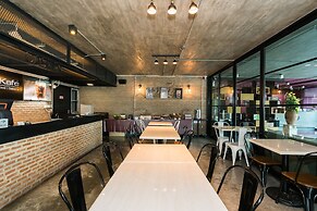 De Botan Srinakarin Hotel & Residence