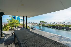 De Botan Srinakarin Hotel & Residence