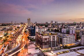 De Botan Srinakarin Hotel & Residence