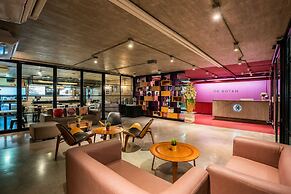 De Botan Srinakarin Hotel & Residence