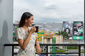 De Botan Srinakarin Hotel & Residence