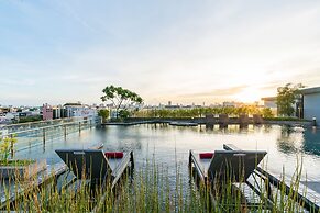 De Botan Srinakarin Hotel & Residence