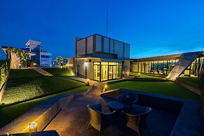 De Botan Srinakarin Hotel & Residence