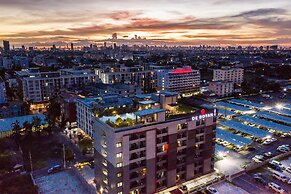 De Botan Srinakarin Hotel & Residence