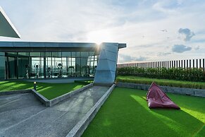 De Botan Srinakarin Hotel & Residence