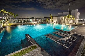 De Botan Srinakarin Hotel & Residence