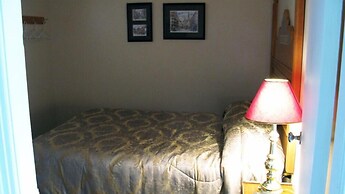 The Mountain View Motel & Cottages