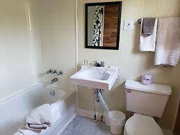 The Mountain View Motel & Cottages