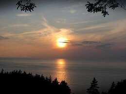 The Mountain View Motel & Cottages