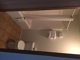 Nader's Motel & Suites